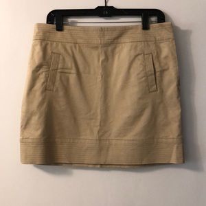 Vineyard Vines khaki skirt - size 8